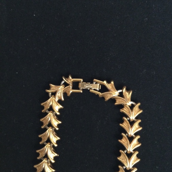 Vintage Napier Signed Goldtone Bracelet - Picture 3 of 7
